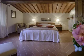 Luxury Chianti in Olive - Image 3