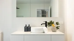 Hideaway on Bond - Image 3