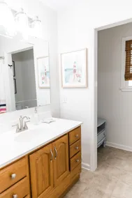 Exceptional 4 bedroom coastal cottage with heated pool access, walk to the beach - Image 3