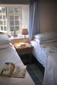 Hvidkalkede Fishermans Cottage med 3 soveværelser, have og parkering - Image 2