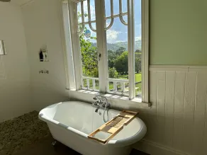 Tranquil Retreat: Charming Country Homestead on 12 Acres, 6km to Byron Bay - Image 3