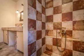 Bratis Holiday Home - Image 5