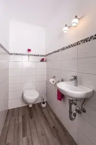 Acogedor apartamento para 2-5 personas con 3 dormitorios + 2 baños en una hermosa ubicación apartada con vistas a la montaña. - Image 4