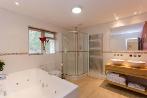 Luxury Forest Lodge with Games Room in Idyllic Location - Dog friendly, sleeps 8 - Image 3