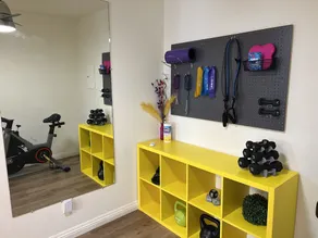 Bright Vibes Home- Sleeps 8- 1 block to University- Pacman, BBQ, Indoor Gym - Image 5