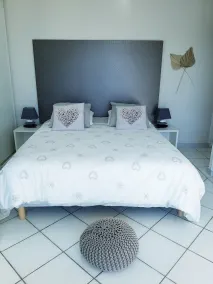 Apartamento en villa encantadora con vista panorámica del mar y la Costa Azul - Image 3