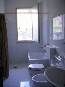 Landejendom i roligt panorama landskab med økologiske frugter, unikt sted - Image 2