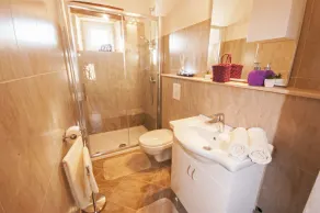 Luxuriöse rustikale Poolvilla in ruhiger Lage - Image 5
