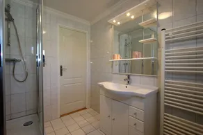 Chalet with 2 bedrooms and a terrace - Image 5