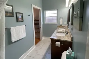 Great Location! Free Parking + Pet Friendly! - Image 3