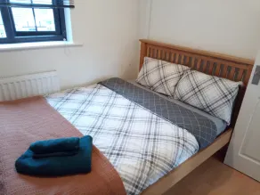 Beautiful 2-bed House in Bolton With Free Parking - Image 5