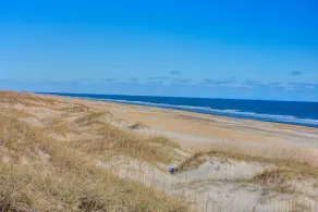 Semi-Oceanfront Beach Cottage I. Zugang zu Geschäften und Restaurants über die Straße - Image 2
