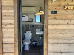 Pioneer's Dream~1883 Inspired~Covered Wagon~Bison~Private Bathroom~Heat and A/C - Image 2