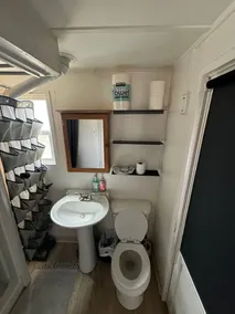 Midtown Charm: 1BR Urban Pad - Image 2