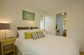 Udenfor kro-nyrenoveret, åbent layout, stor gård, gåtur til strand, spa, kajakker - Image 5