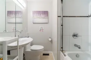 💥💎3 bedrooms 1.5 baths near Downtown W/ AC 2 car parking. 1204 sq ft / 111 sq m - Image 4