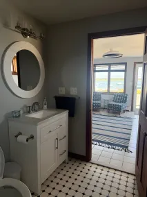 2 BR / 1. 5 salles de bain, deuxième étage Beach House Apt w / vue imprenable sur la baie et couchers de soleil - Image 3