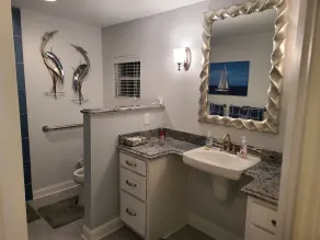 Island Trail's Sunset Cottage on Beautiful Lake Murray - Now with King Size bed! - Image 3