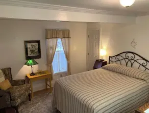 Gatekeeper’s Cottage at Chinaberry Grove.. - Image 5