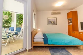 Ema - Cozy Pet-friendly Suite for Two with Parking - Image 5