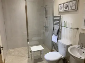 Pant Farmhouse - una casa con capacidad para 8 personas en 4 habitaciones - Image 2