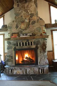 Rustic Country farmhouse on 2 acres close to several lakes. - Image 2