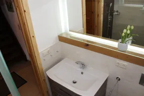 Soleggiato appartamento comfort in stile rustico recentemente rinnovato con sauna a infrarossi - Image 3