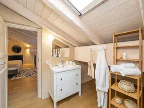 Cozy Lofted 2Bedroom Apartment in Farmhouse Resort  - Image 3