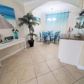 PLAGE & PISCINE! MAISON DE VACANCES DE LUXE EN FLORIDE! NOUVEAUX MEUBLES, LIT KING & 2 QUEEN. - Image 4