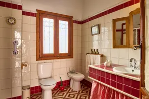 Spacious Cortijo in Lucena, Andalusia - 6 Bedrooms with Mountain Views - Image 3