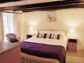 A 400 year old cottage with original features. - Image 2