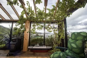 Beautiful seafront cottage, extensive private gardens, stunning sea views. - Image 2