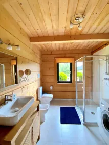 Idyllique maison en bois de luxe avec un grand jardin au milieu de la nature, avec sauna - Image 3