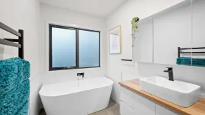 Narani Rise - contemporary coastal with free WIFI - Image 2