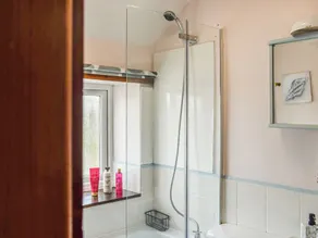 2 bedroom accommodation in Hayle - Image 4