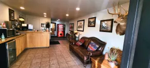 New Western Inn & Suites - Image 3