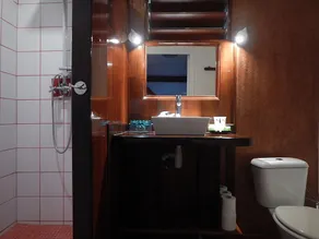Comfort Suite, garden side, 1 bedroom, living room, kitchen, private bathroom - Image 2