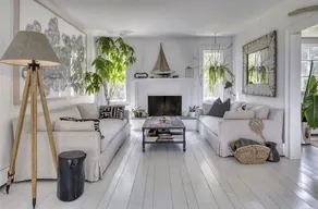 Cozy Orient Farmhouse on 1.6 Acres with Pool and Walk to Beach - Image 4