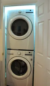 Private 3-Level Townhouse + 8BR + 8BA + Sleeps 8-30 +Sunny Terrace+Free Parking - Image 4