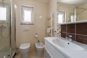 Holiday apartment with pool and beautiful garden - Image 2