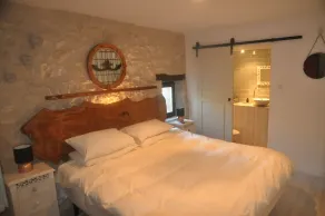 Country cottage with swimming pool and Jacuzzi - Image 3