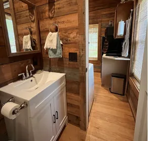 Dogs Love The Tack Room Private Cottage in Camden SC Horse Country - Image 4