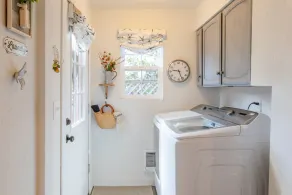 Charming Cannon Beach Cottage, Walk to Beach & Downtown, Cozy Fireplace, Expansive Deck - Image 2