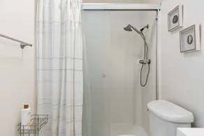 GOODE.HOMES Cozy 4 bedroom home w/ Jacuzzzi - Image 3