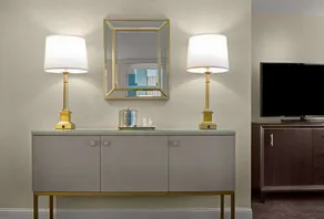 Contemporary Hotel in Central West End district! Parking, Pool & Cinema Onsite! - Image 3