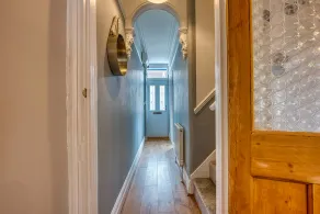 2-Bedroom Modern, Stunning & Stylish Contractor House, Sleeps 4, Prime Portsmouth Location with Free Parking Permit - by Blue Puffin Stays - Image 2