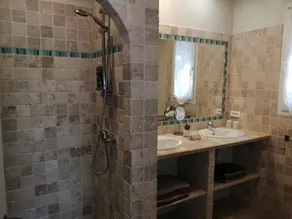 Mas med swimmingpool på landet omgivet af vinmarker i VACQUEYRAS - Image 3
