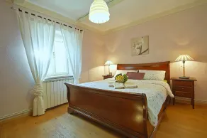 Villa with a private pool and a spacious garden - Image 4