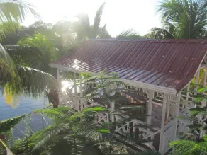 ONE QUEEN BED ROOM AT EASY INN BELIZE CITY - Image 5