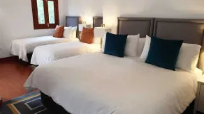 Impresionante, villa privada de 7 habitaciones con piscina y cancha de tenis iluminada - Image 5
